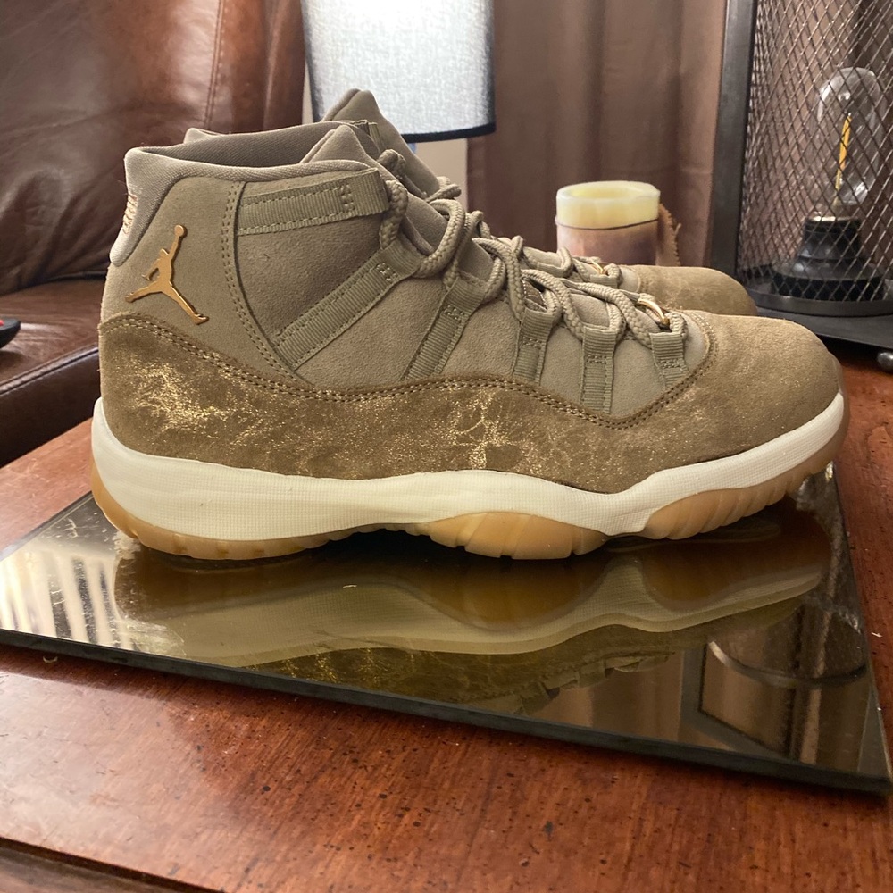 Air Jordan 11 WMNS Olive sz. 10.5/ 9 men’s DS 🔥🔥